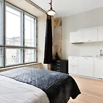 Hilltop - Noblessner District Apartment