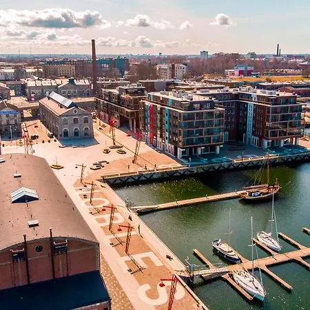 Hilltop - Noblessner District Apartamento *